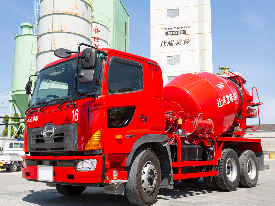 大型生コン車