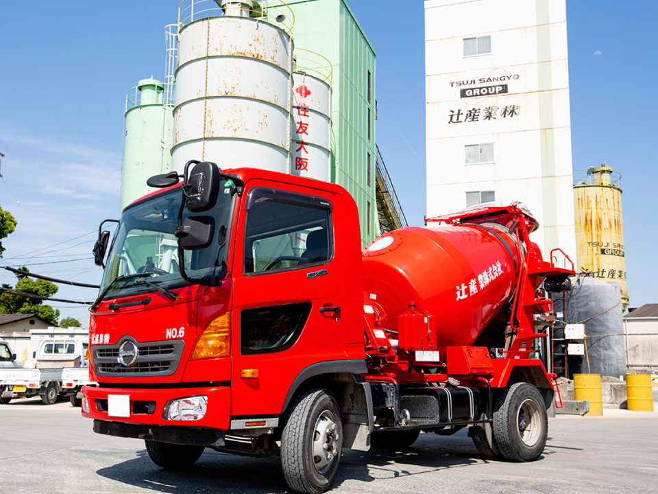 小型生コン車