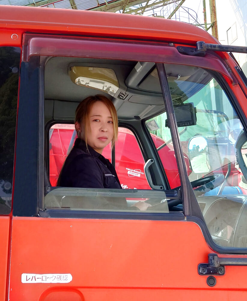辻産業株式会社女性スタッフイメージ